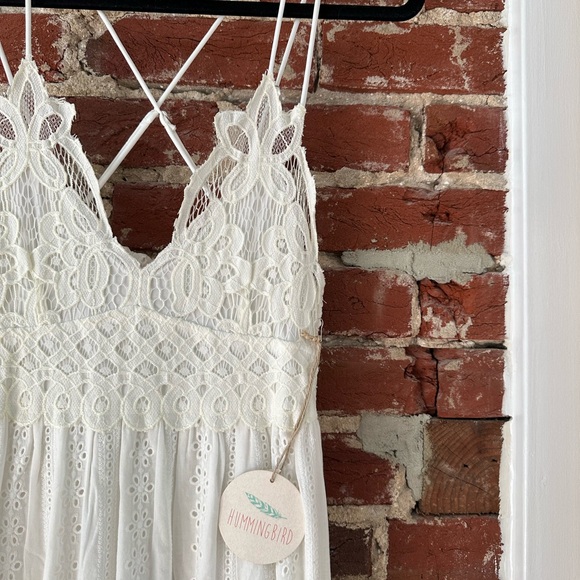 NWT Hummingbird Magnolia Lace Dress - Medium - Picture 2 of 4